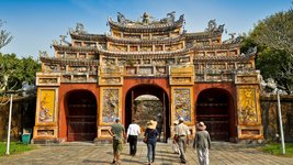Hien Lam Pavillon Zitadelle in Hue. Die ehemalige Kaiserstadt in Zentralvietnam ist für Kulturinteressierte ein besonderes Highlight einer Vietnam-Reise