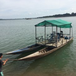 gemächlich mit dem Boot am Mekong in der Region der 4000 Inseln in Südlaos