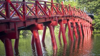 Huc Bruecke Hanoi Vietnam