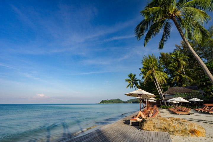 Santhiya Tree Koh Chang Resort Restaurant am Strand