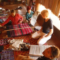 zu Besuch bei den Frauen im Dorf Südlaos