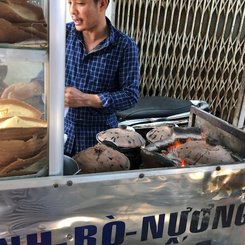 Snacks am Markt im Mekongdelta