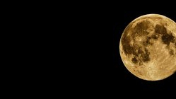Full Moon Vollmond am dunklen Nachthimmel