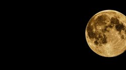 Full Moon Vollmond am dunklen Nachthimmel