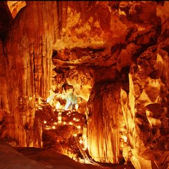 eine der zugänglichen Schauhöhlen im Mulu Nationalpark
