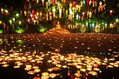 Laternen und Lichter beim Wat Phan Tao in Chiangmai Lichterfest mit Laternen und Lichtern beim Wat Phan Tao in Chiangmai