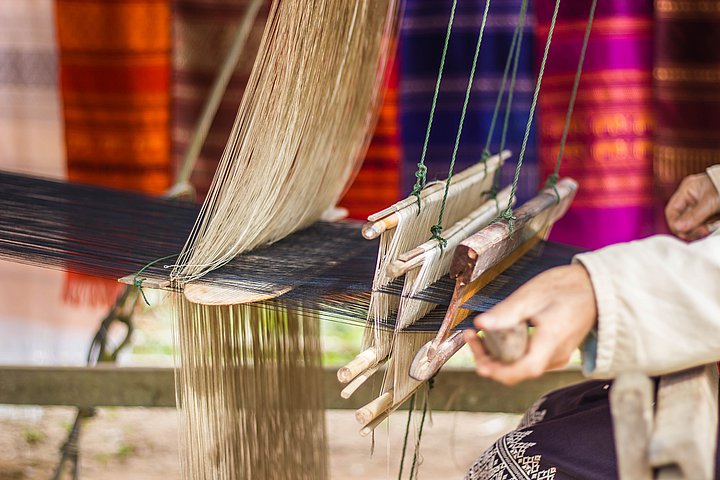 traditionelle Seidenweberei im Norden von Laos