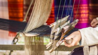 traditionelle Seidenweberei im Norden von Laos