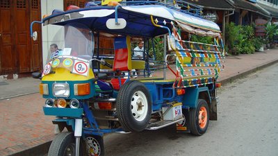 Motorradrikscha oder Khmer Tuk Tuk Motorradrikscha oder Khmer Tuk Tuk - ein Klassiker für das Sightseeing, auch per Smartphoneapp zu buchen