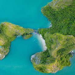 privater Trinh Nu Beach der Bhaya Cruise Halongbay Vietnam