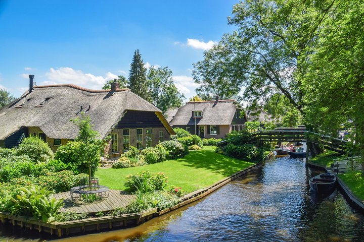 das idyllische Dorf Giethoorn kann bei einem Ausflug erkundet werden das idyllische Dorf Giethoorn kann bei einem Ausflug erkundet werden