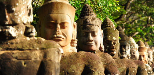 Statuen Angkor Thom Kambodscha bei Siem Reap - gehört zu den klassischen Besuchspunkten einer Kambodschareise