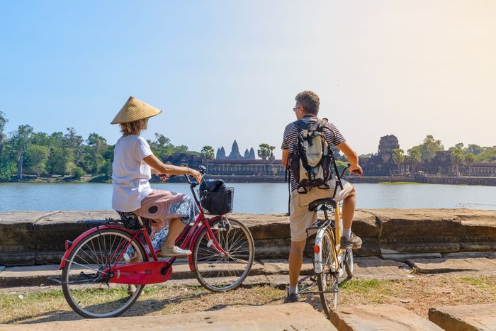mit dem Fahrrad durch die Tempelanlagen in Kambodscha