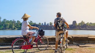 mit dem Fahrrad durch die Tempelanlagen in Kambodscha