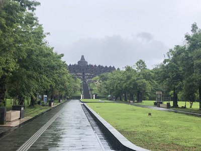 Borobudur nach einem Regenschauer November 2023