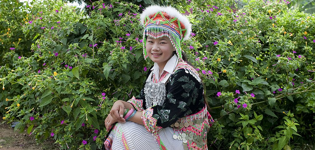 Angehörige der Hmong Minderheit in Tracht