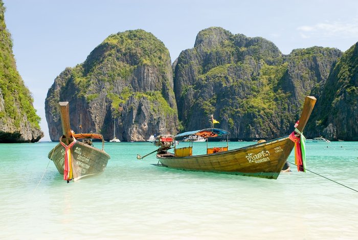 Phi Phi Inseln. Beliebtes Ziel von Besuchern bei Thailand Rundreisen.