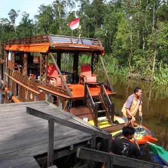 Hausboot am Kumai River auf Borneo