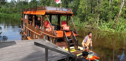 Hausboot am Kumai River auf Borneo