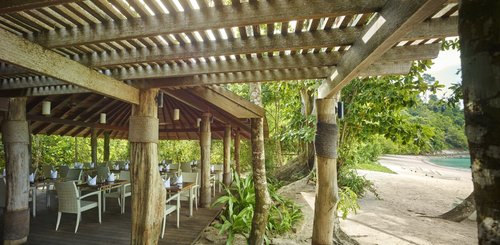 Gaya Island Resort eingebettet in die Natur