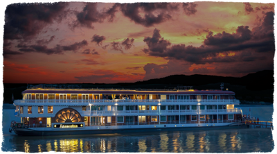 Anawratha das Schiff Anawratha das Schiff beleuchtet in der Nacht