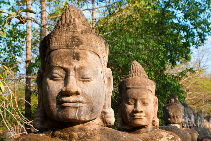 Statuen Angkor Thom Kambodscha Die Statuen von Angkor Thom gehören zu den Highlights in Kambodscha