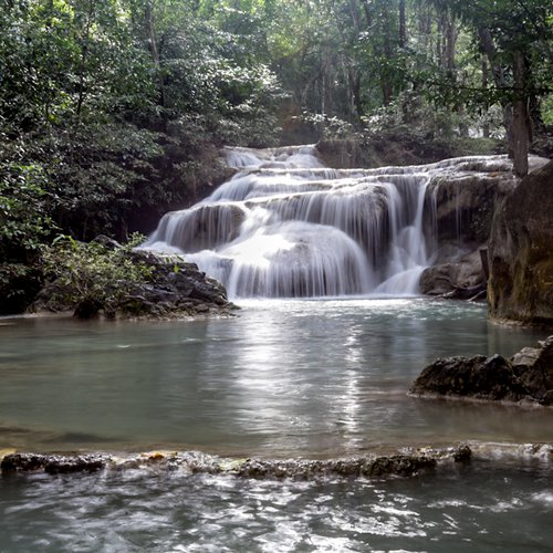 Wasserfall im Erawan Nationalpark ideal zum Schwimmen