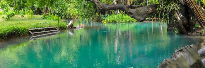 Blaue Lagune Vang Vieng. Laos ist geprägt vom Wasser und bei Laos Rundreisen sehen Sie wie vielfältig dieses Element ein Land gestalten kann.