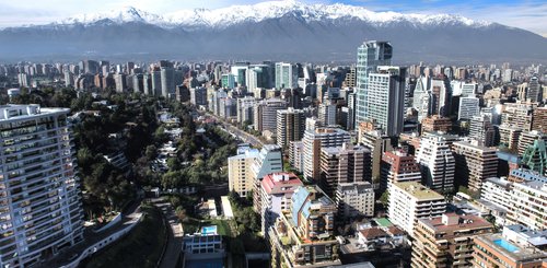 Blick auf den modernen Finanzdistrikt von Santiago de Chile