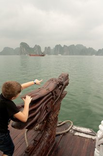 an Bord der Dschunke in der Halongbucht Familienurlaub in den Osterferien