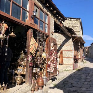 entzückendes Bergdorf Lachich mit zahlreichen Kunsthandwerksstätten