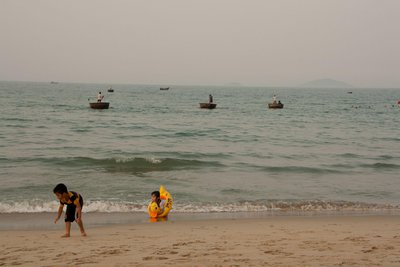 Kinder am Strand von Hoian Kinder am Strand von Hoian