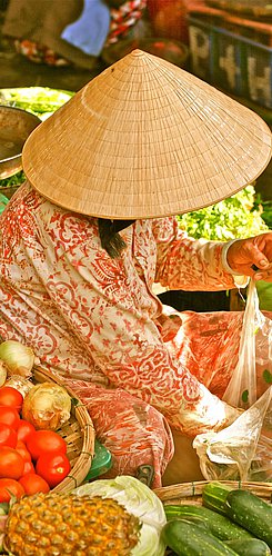 Frau am Markt in Vietnam