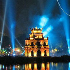 Turtle Tower im Hoan Kiem See Vietnamreise Hanoi Indochina