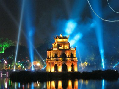 Turtle Tower im Hoan Kiem See Vietnamreise Hanoi Indochina