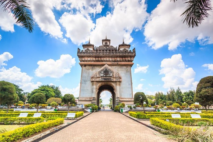 Patuxai Thriumphbogen Vientiane Laos französischer Einfluss in der Architektur