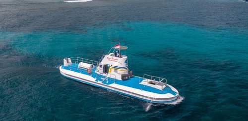 Lembongan Hai Tide Beach Resort - Glasbodenboot