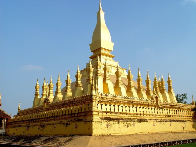 That Luang Vientiane