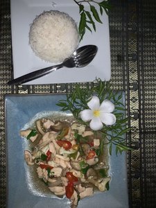 typische Thaigerichte liebevoll zubereitet und präsentiert auf Koh Samui