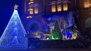 Weihnachtskrippe vor Notre Dame in Ho Chi Minh City