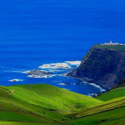 tiefblaues Meer vor den Azoren