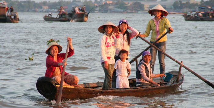 Eine Fahrt mit den kleinen Sampans im Mekongdelta ist ein besonderes Erlebnis auf einer Vietnamreise.