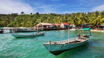 Fischerboote im Meer in Keo Kambodscha in Indochina Asien